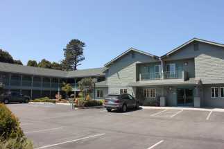 Morro Shores Inn & Suites - Just steps from the sandy beach