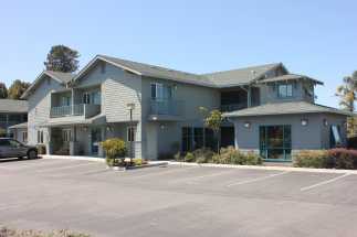 Morro Shores Inn & Suites - Craftsman style exterior with coastal decor