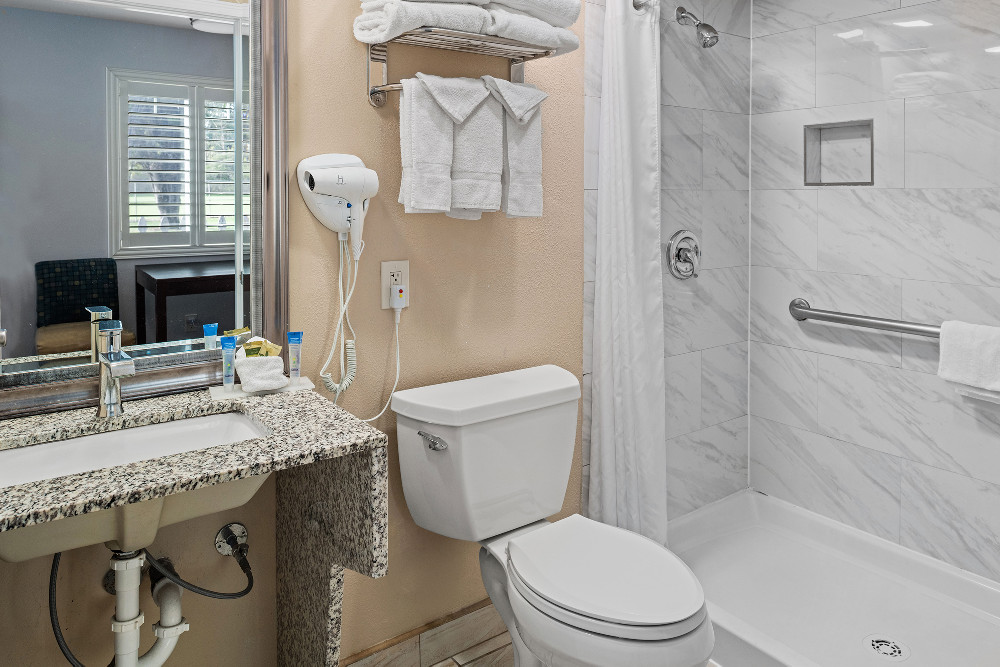 Morro Shores Inn & Suites - Bathroom