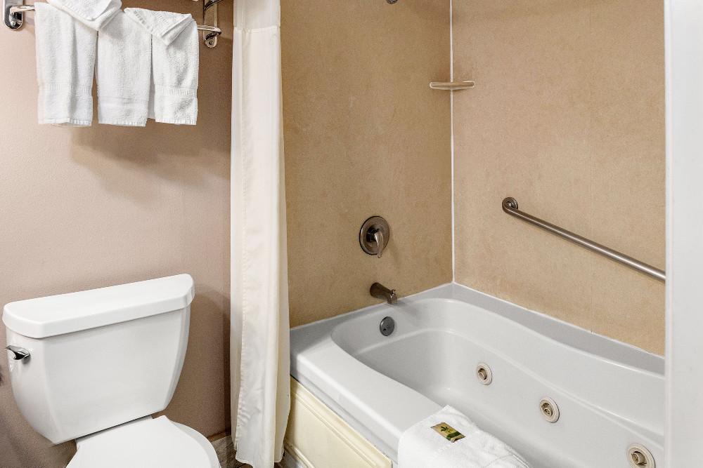 Bathroom - Luxury Suite