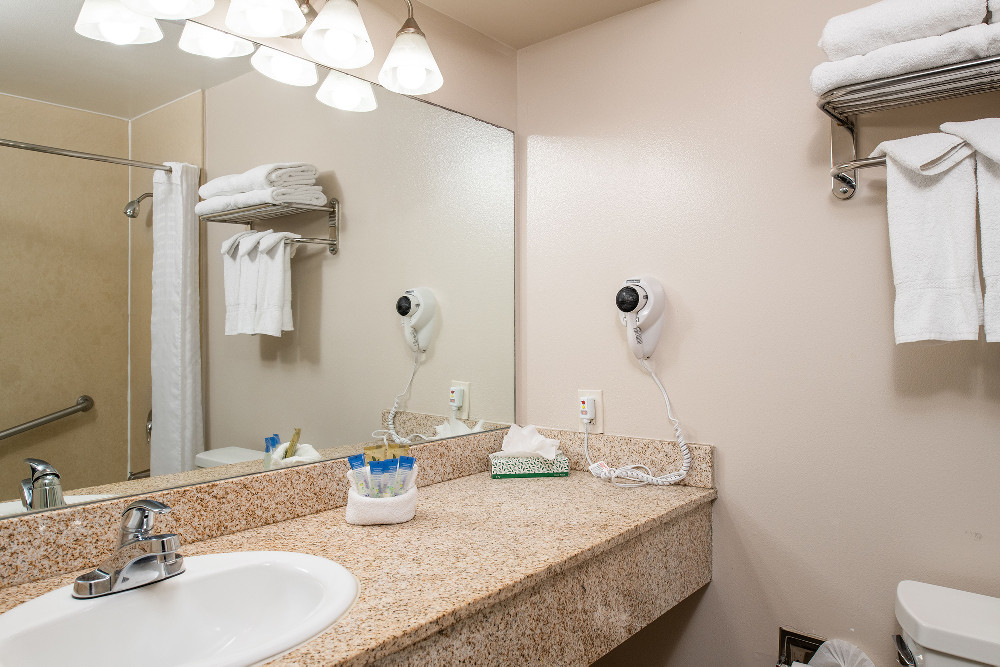 Morro Shores Inn & Suites - Bathroom