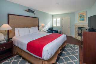 Morro Shores Inn Guest Rooms - King bedroom in Suite