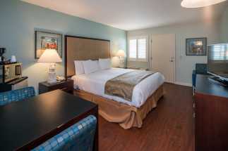 Morro Shores Inn Guest Rooms - One Queen Bedroom